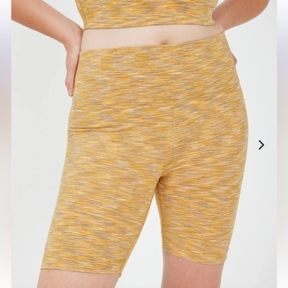 Outdoor Voices Freeform Flow 7 Inch Shorts Sunset Yellow Small NWT